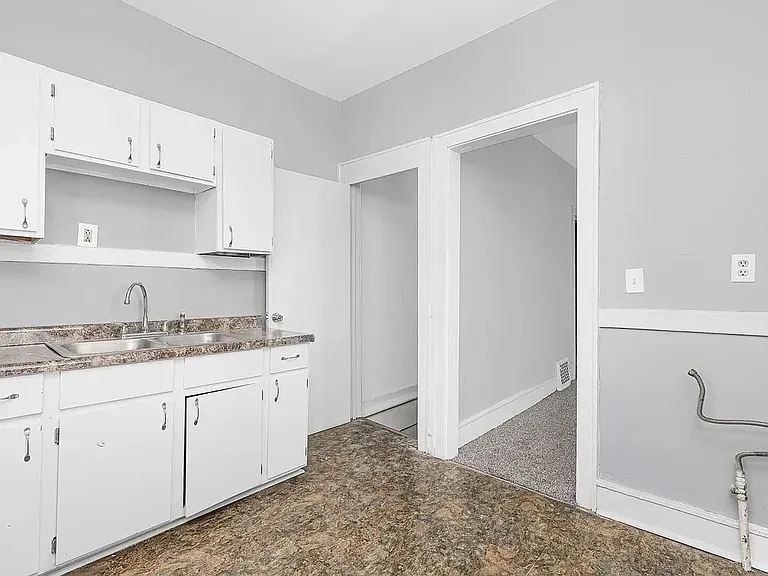 2209 Farnam St — Photo 8