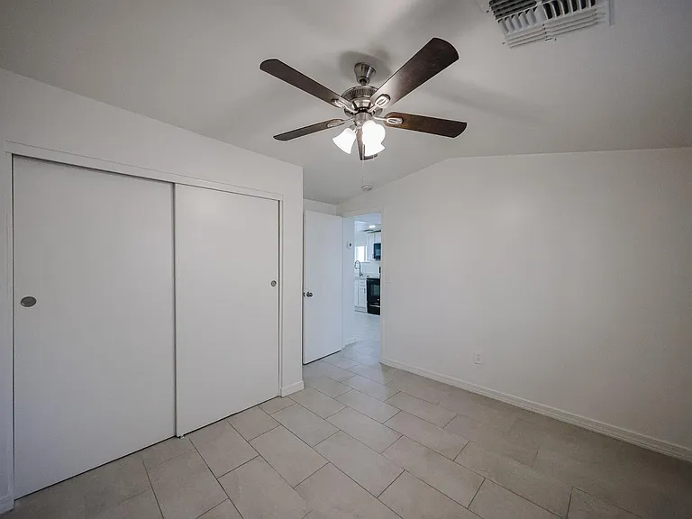 2721 E Willetta St #C — Photo 11