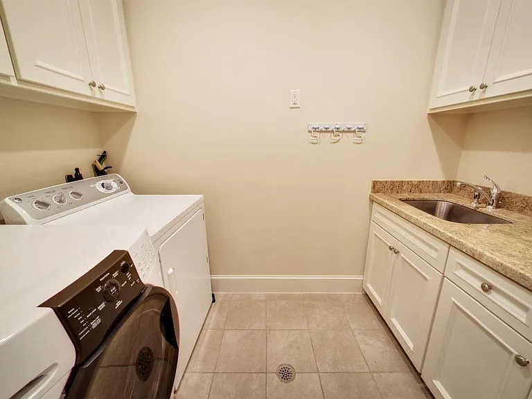 4324 Ione St — Photo 29