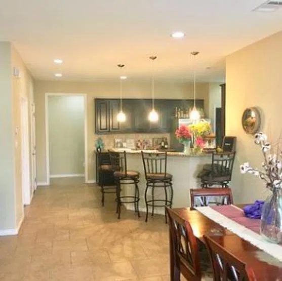 5 bed, 5.5 bath, 2776 sqft, $4,500 — Photo 3
