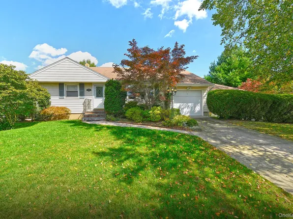1483 Crown Street, Wantagh, NY 11793
