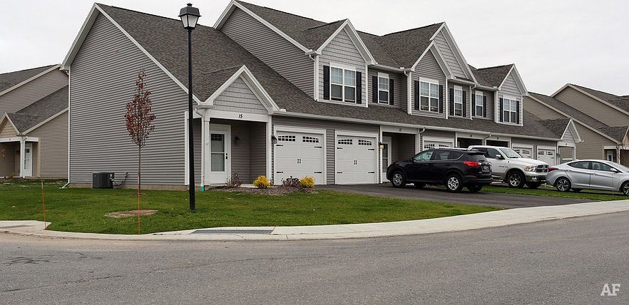 1st image of 39 Arborwood Dr
