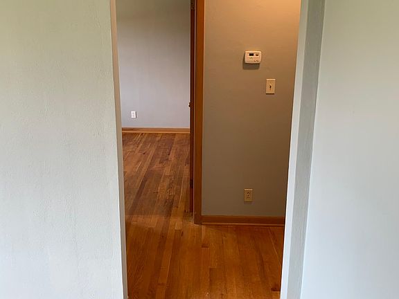 4th image of 2517 Holmes St