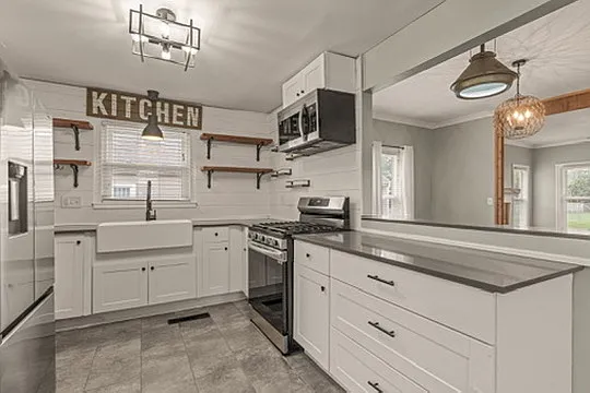 1315 S Evanston Ave — Photo 2