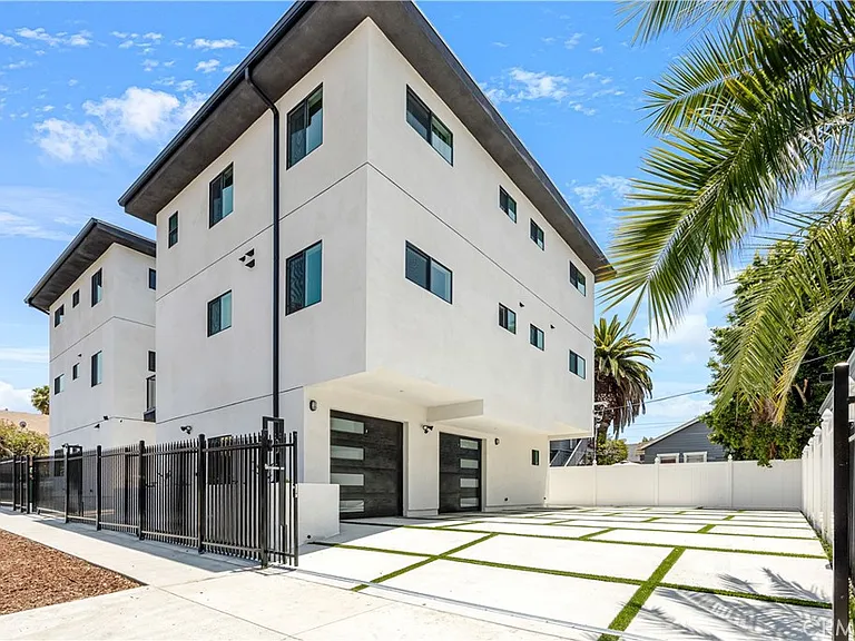 443 N Harvard Blvd #1/2 — Photo 3