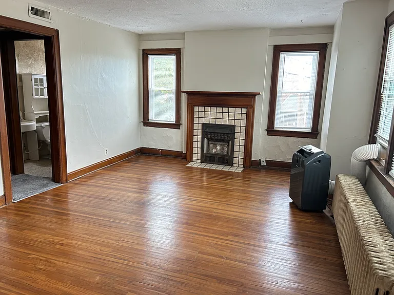 1385 Northwest Blvd #C — Photo 2