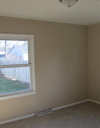 4th image of 1608 Oakwood Dr
