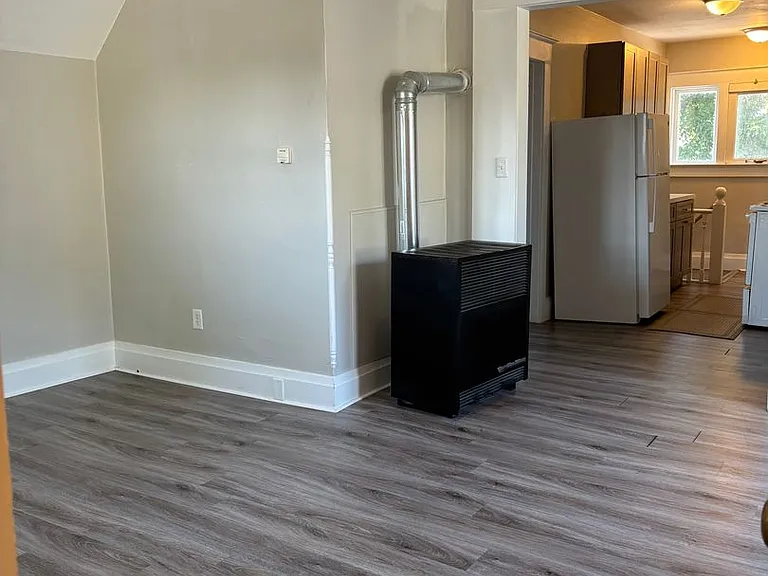 516 W Main St — Photo 13