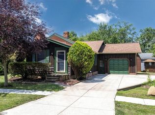 576 Maplewood Ave, Sheffield lake, OH 44054