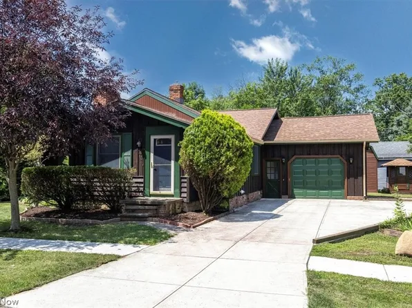 576 Maplewood Ave, Sheffield Lake, OH 44054
