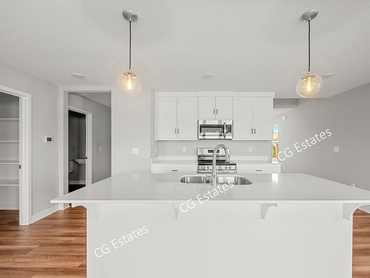 4 bed, 1857 sqft, $2,550 — Photo 2
