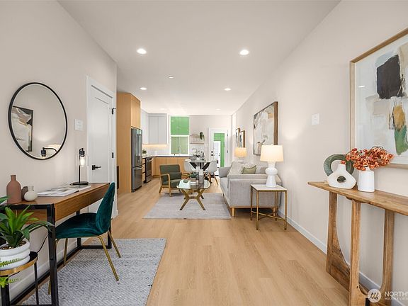 4th image of 2805 S Charles Street S
