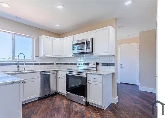 5202 Vagas Dr — Photo 9