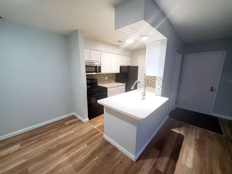 2275 Hedgerow Rd #C — Photo 3