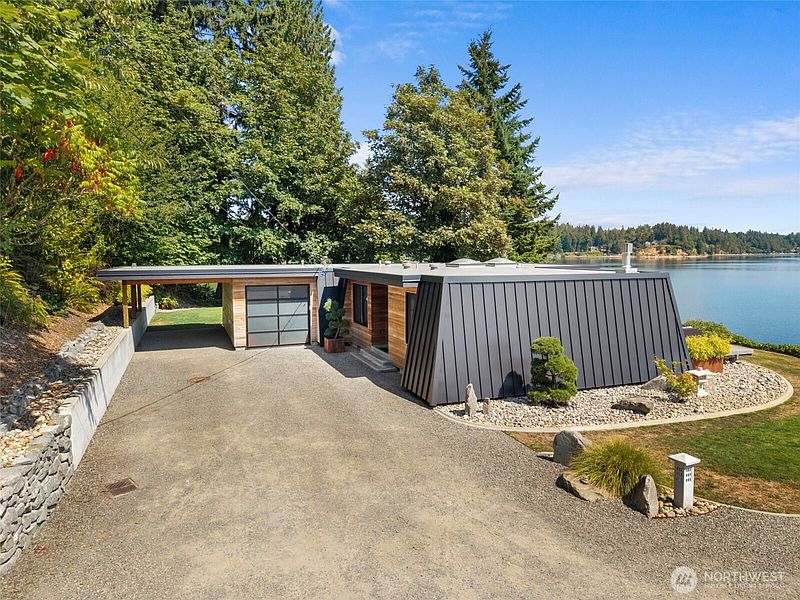 4th image of 4811 Sunrise Beach Road NW