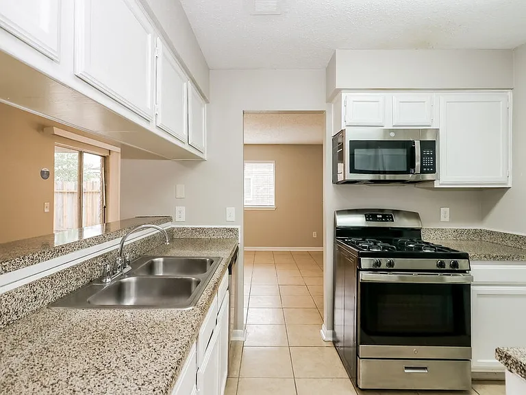 19523 Elmtree Estates Dr — Photo 8