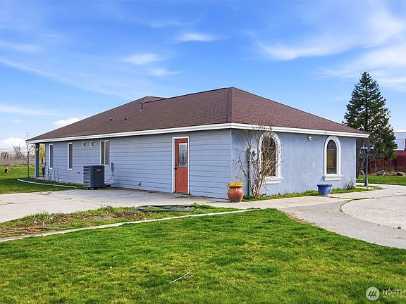 4th image of 3988 E Euclid Road