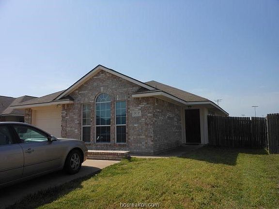 2nd image of 917 Gardenia St