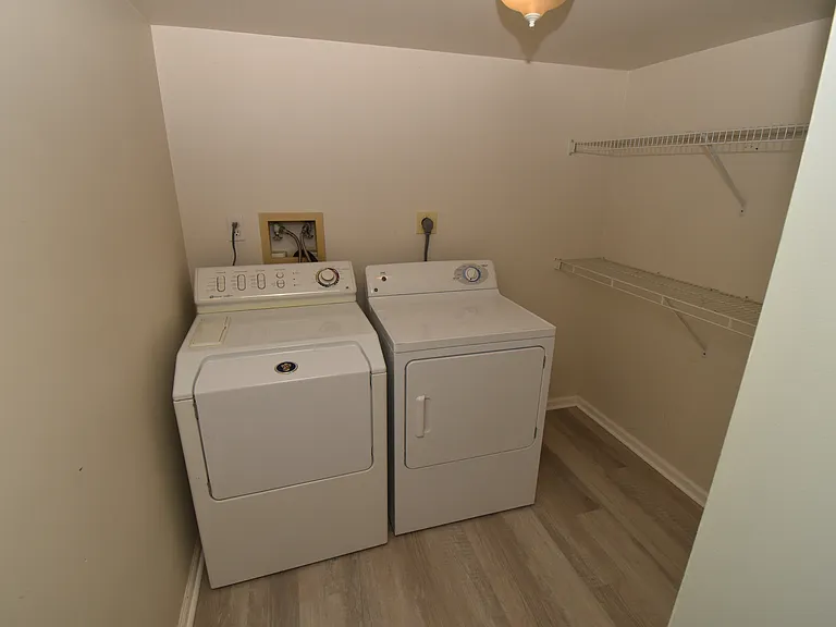 2901 Meadow View Rd — Photo 33