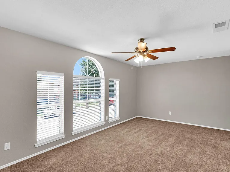 4729 Woodhaven Ln — Photo 33