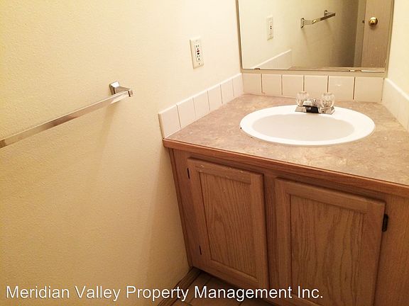 3rd image of 931 4th Ave N Unit 101