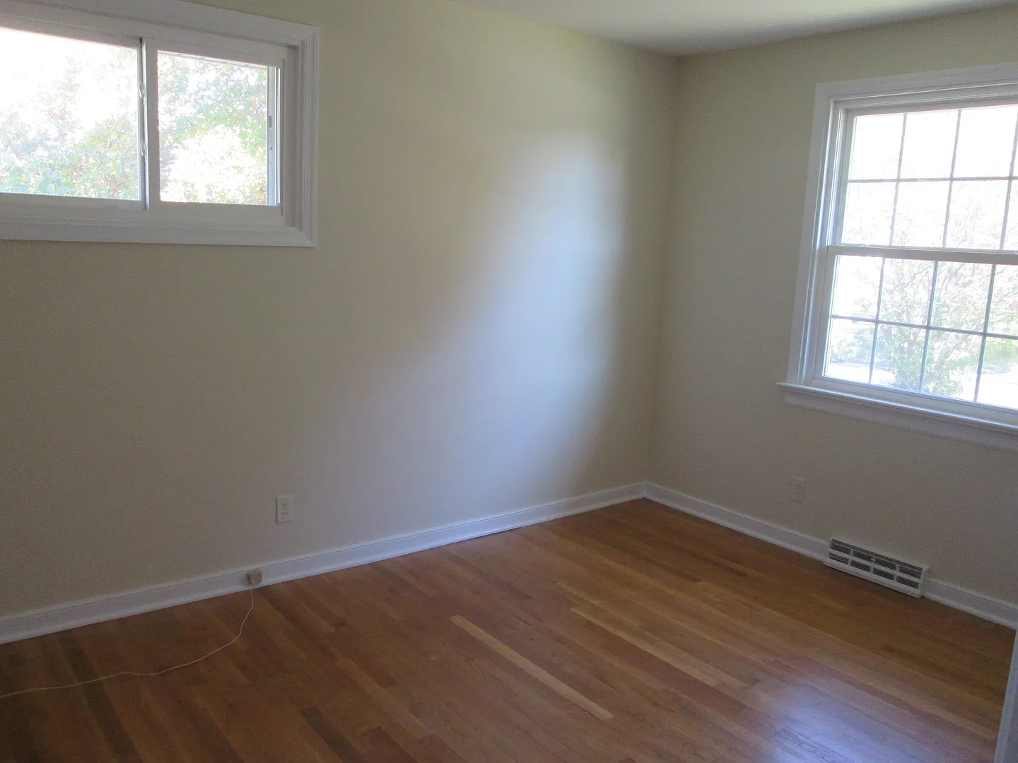 3 bedroom, 1.5 bathroom brick rancher with large fenced yard. Available in now — Photo 3
