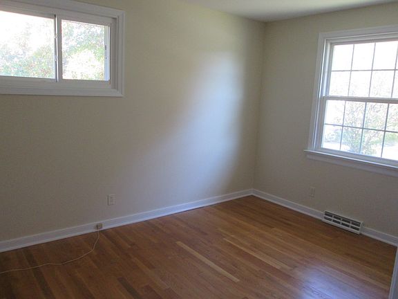 3rd image of 3914 Longleaf Dr
