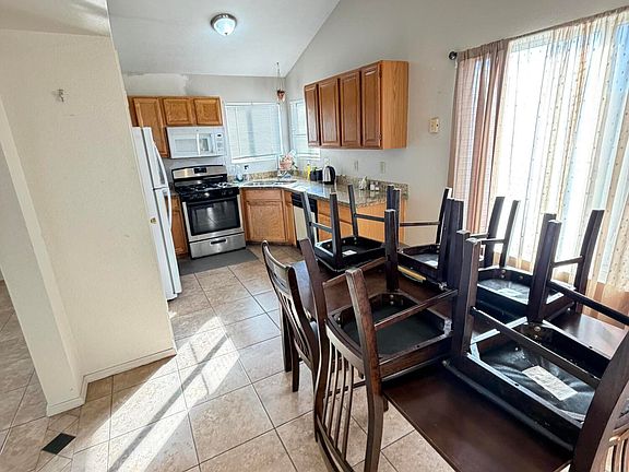 3rd image of 5370 S Stockwell Rd