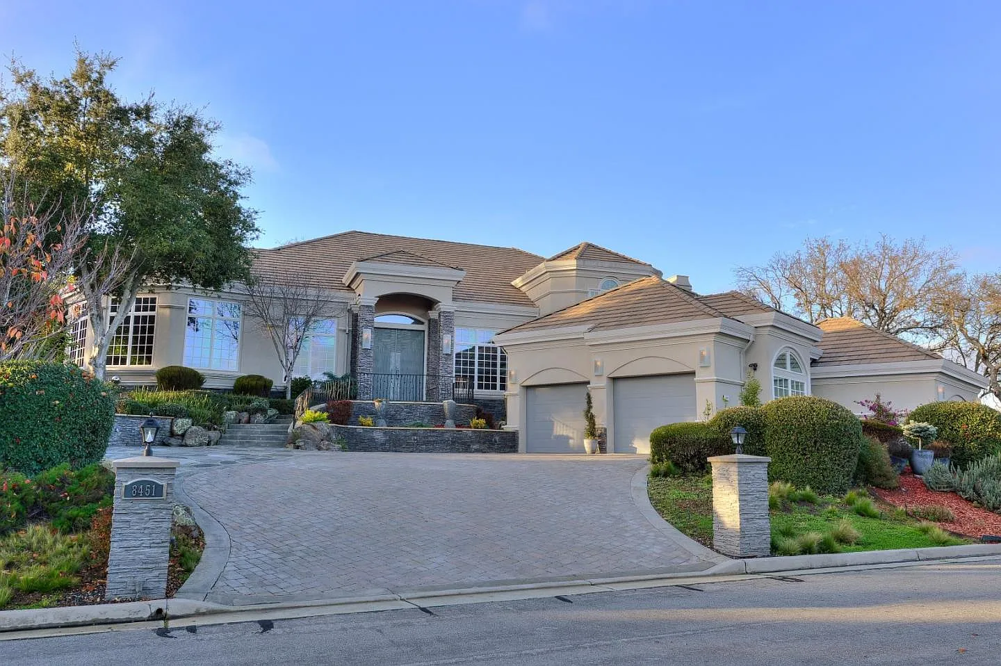 8451 Goldenrod Cir photo 1