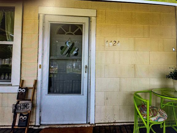 3rd image of 4424 Dewey Ave