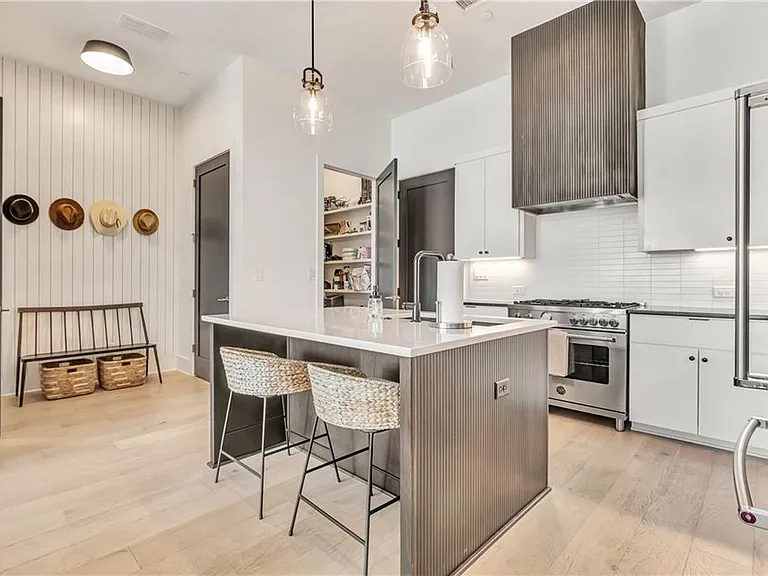 580 Heatherden Ave — Photo 14