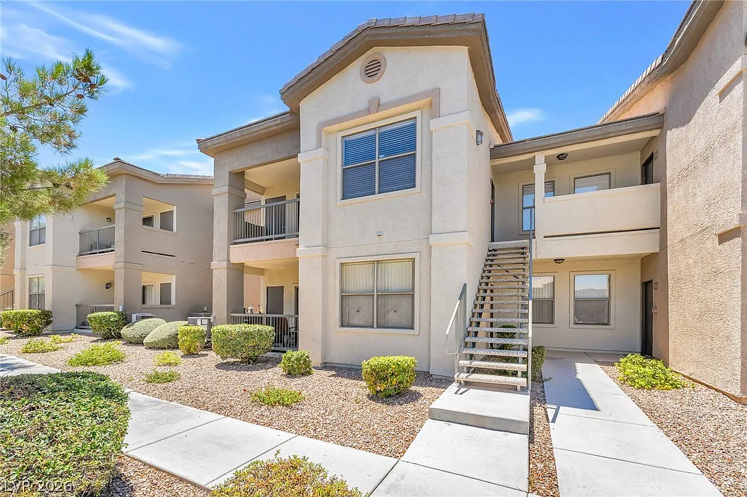 2 bed, 2.0 bath, 1036 sqft, $1,475 — Photo 2