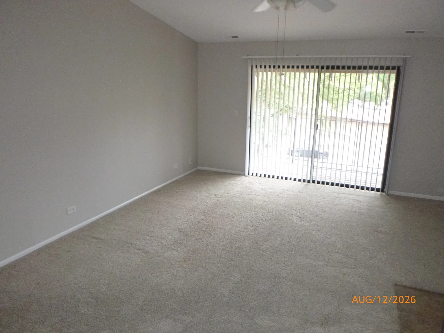 One Bedroom Condo - Lombard — Photo 4