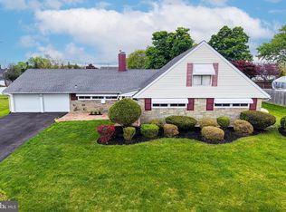 54 Red Berry Rd, Levittown, PA 19056