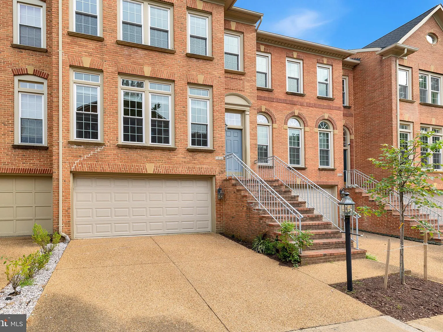 5 bed, 3.5 bath, 2248 sqft, $4,500 — Photo 3