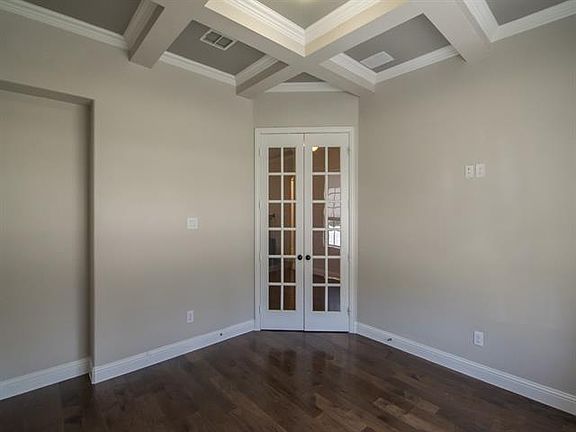 3rd image of 316 Hogue Ln