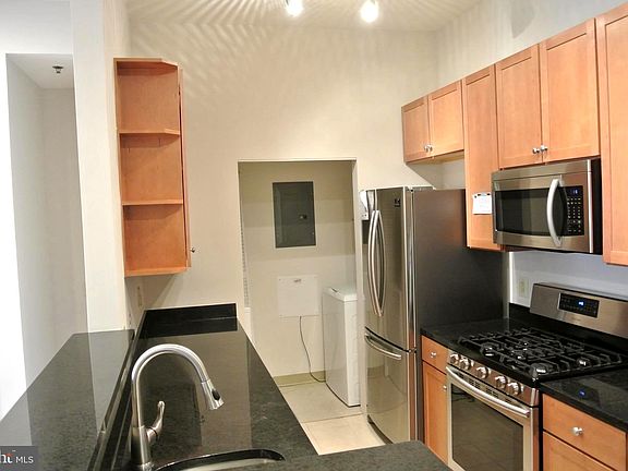 4th image of 309 Holland Ln Unit 324