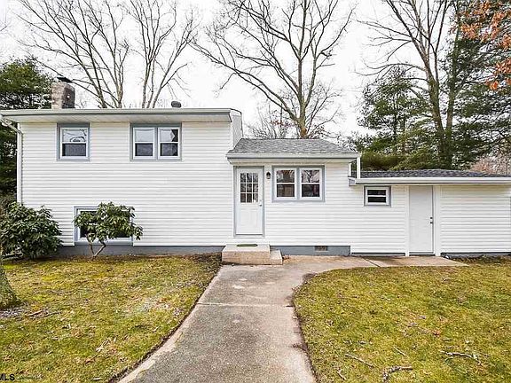 2nd image of 702 S Wood Ln