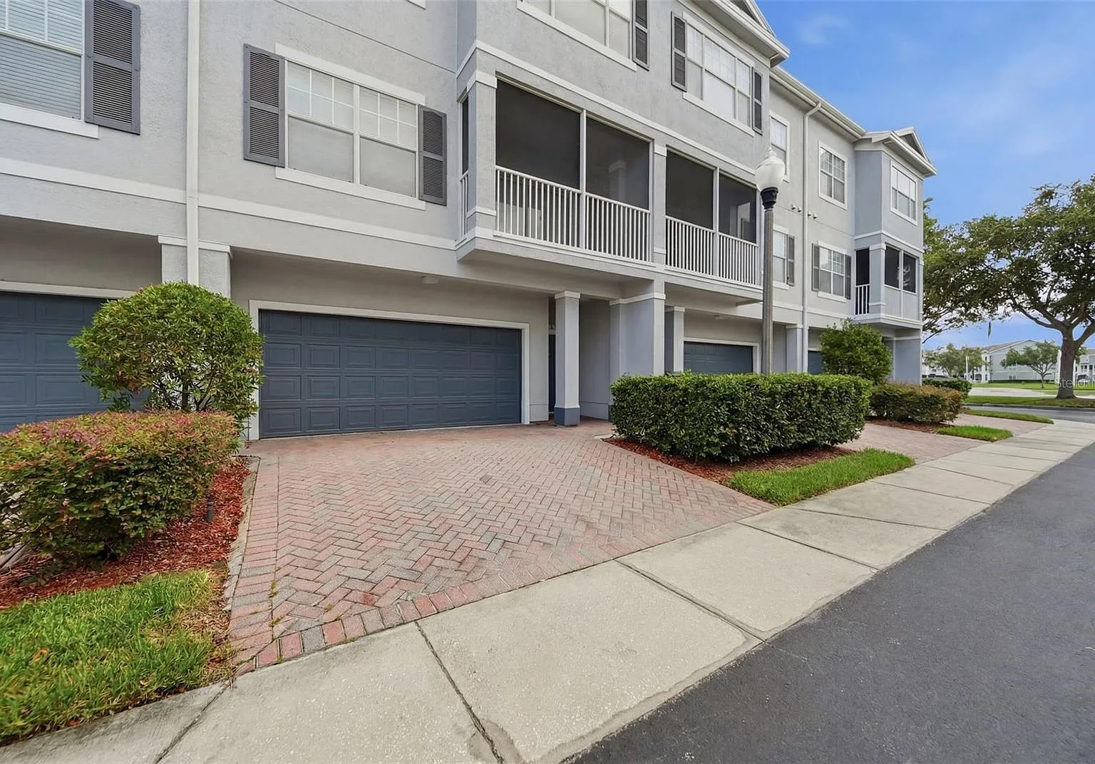 2 bed, 2.5 bath, 1250 sqft, $2,400 — Photo 3