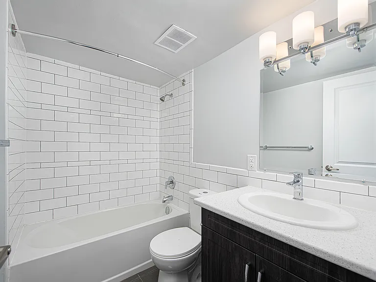 35 Tobermory Dr — Photo 9