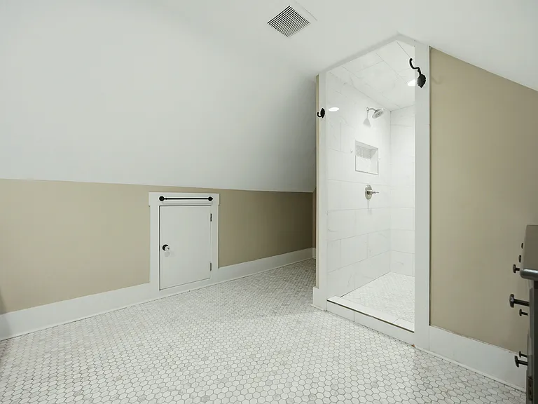 185 W Moreno St — Photo 35