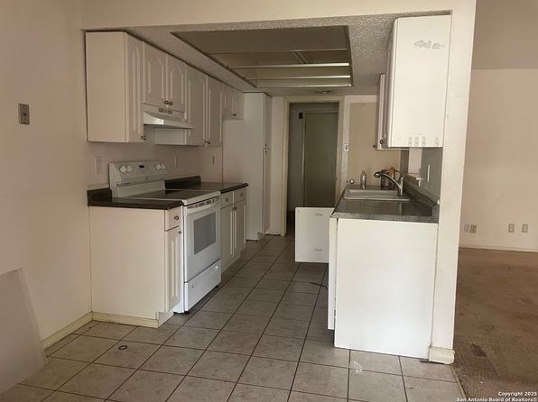 1127 Longmont, San Antonio, TX 78245