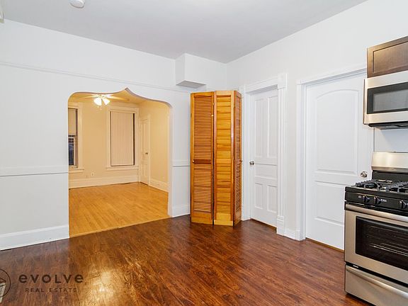 2nd image of 2029 N Damen Ave #Ga1f