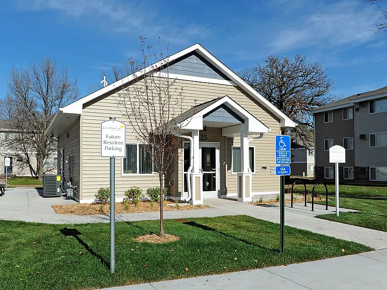 Lonnie Adkins Court — Photo 7