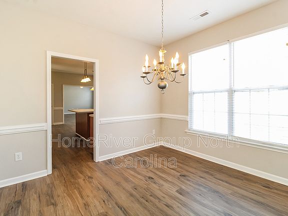 4th image of 807 Croftwood Dr