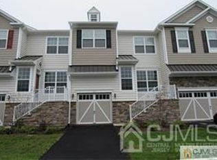39 Bauer Ln, Cranbury, NJ 08512
