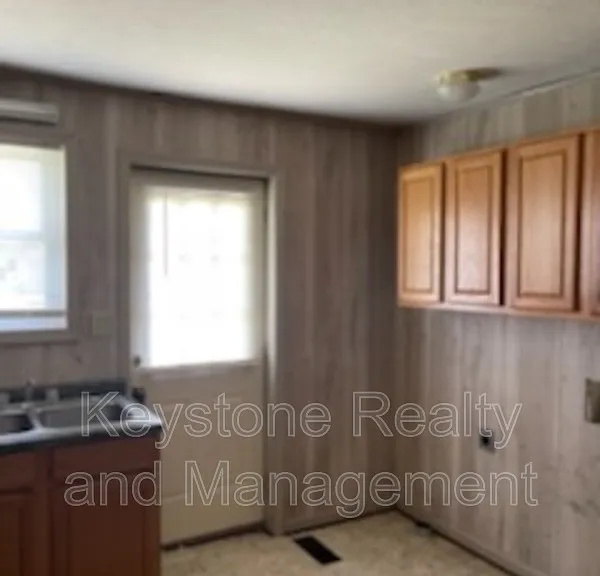 410 Lucky Debonair St #B — Photo 3