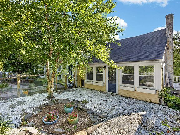 3rd image of 17 Forest Road