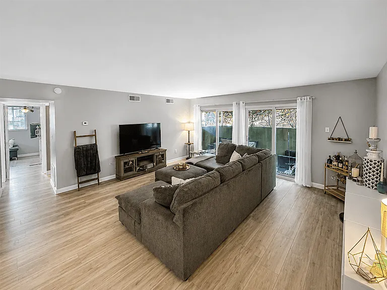 805 Delta Ave #1B — Photo 5