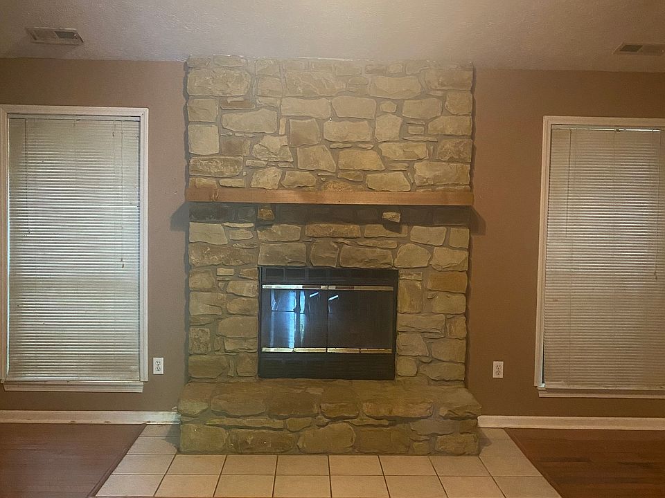 2nd image of 1101 Briarwood Dr